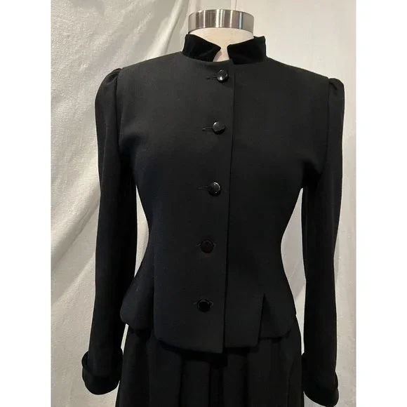 Sophisticated Black Skirt Set - Picture 2 of 16